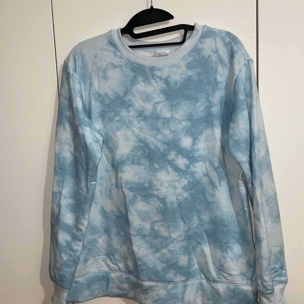 NWT Cloudy tie dye hoodie super soft and cozy fabric inside